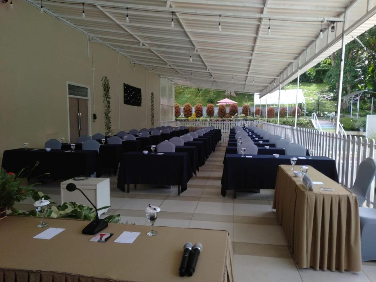 Hotel Villa Emitta Tomohon Eksteriør billede
